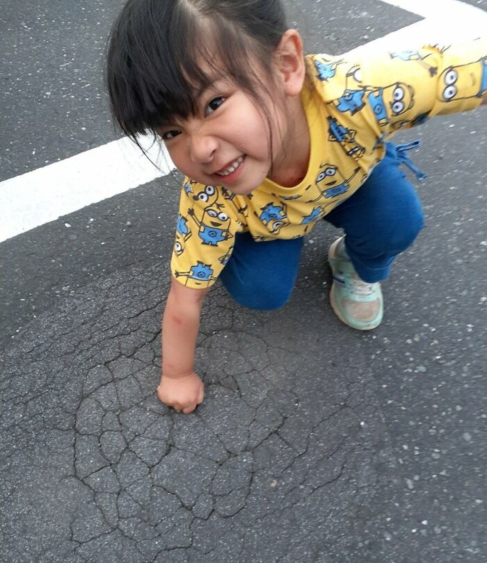 She Said, ‘Mom, Look!’ and Struck This Totally Dramatic Pose