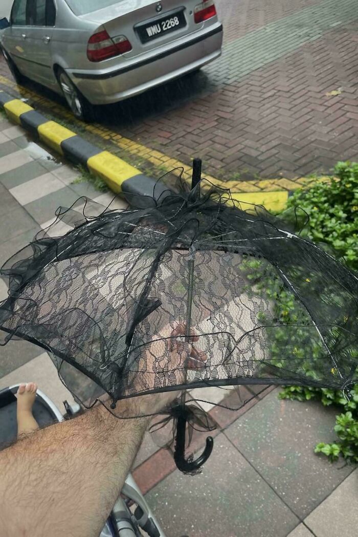 Asked Daughter To Put An Umbrella Under The Stroller—This Happened