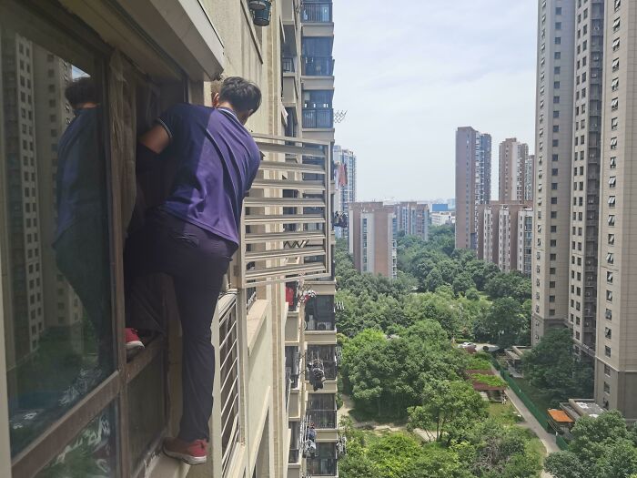 AC Fix On The 13th Floor: No Harness, No Problem, Right?