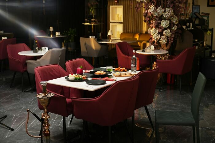 Wait, They Actually Live Like This? Wild Rich People Moments You Won't Believe