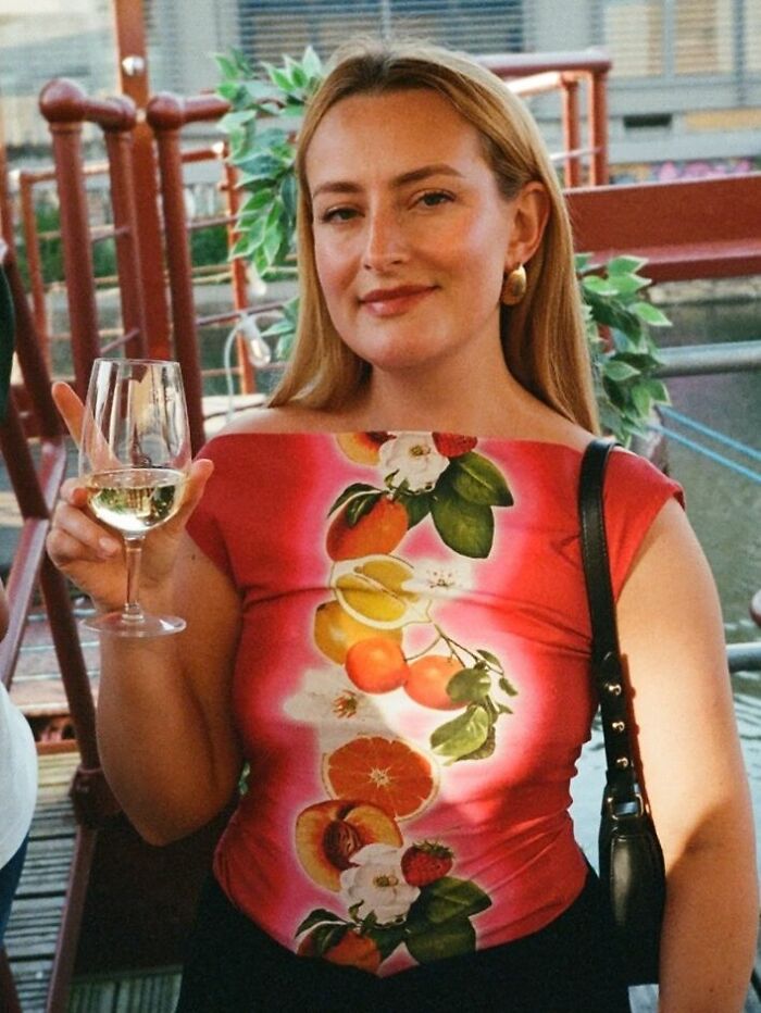 Amelia Dimoldenberg: Queen of Awkward Chats, 32