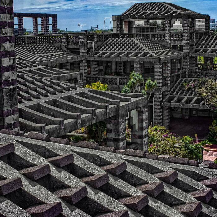 Nago City Hall: Modern With A Punch