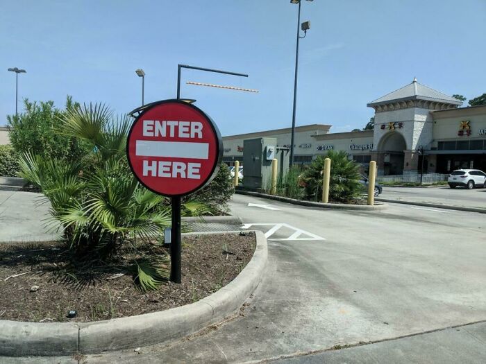 This Entrance Sign That Screams 'Do Not Enter' By Accident