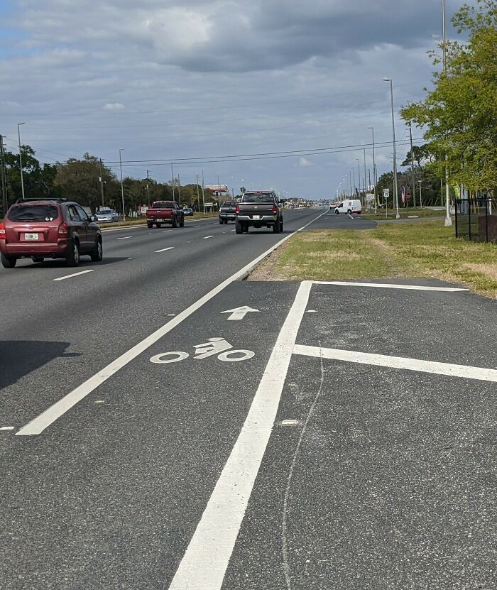 Bike Lane Designed to Confuse and Crash