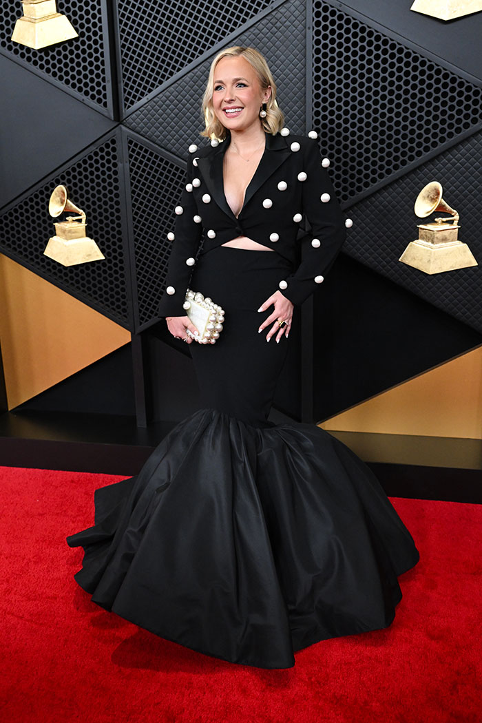 Julia Mattison’s Look Left Us Scratching Our Heads