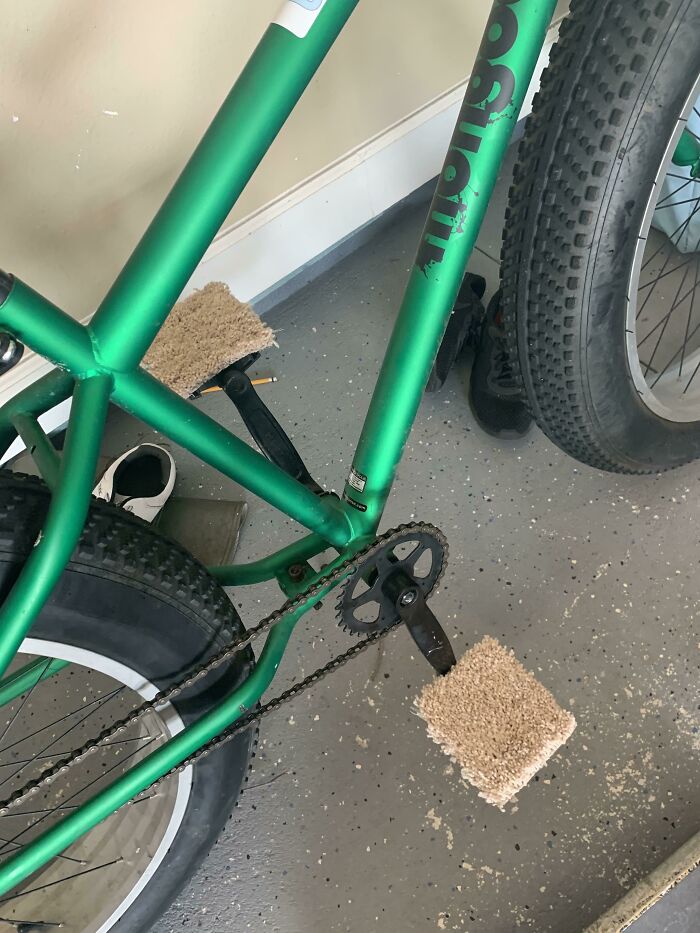 12-Year-Old’s Bike Carpet Mod For Barefoot Rides? Kids These Days!
