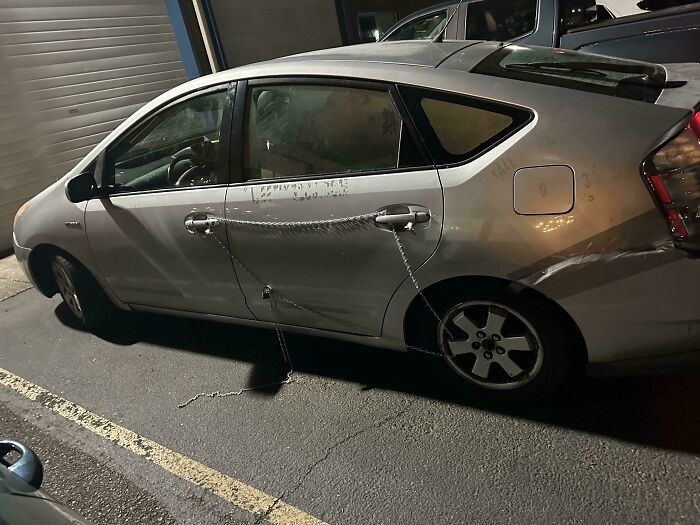 Redneck Anti-Theft: Same Lock On Both Sides, Because Why Not?