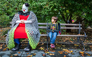 When Sidewalks Get Sassy: 15 Perfectly Timed Street Photos You’ll Love