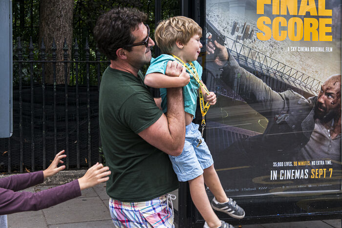 When Sidewalks Get Sassy: 15 Perfectly Timed Street Photos You’ll Love