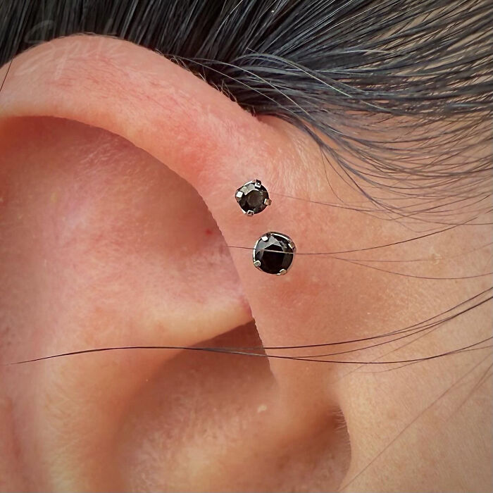 Forward Helix Piercing (The Front-Row Accessory)