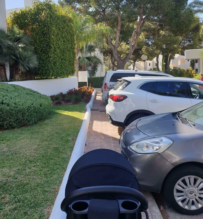 Stroller on the Road Because Sidewalk? What’s That?