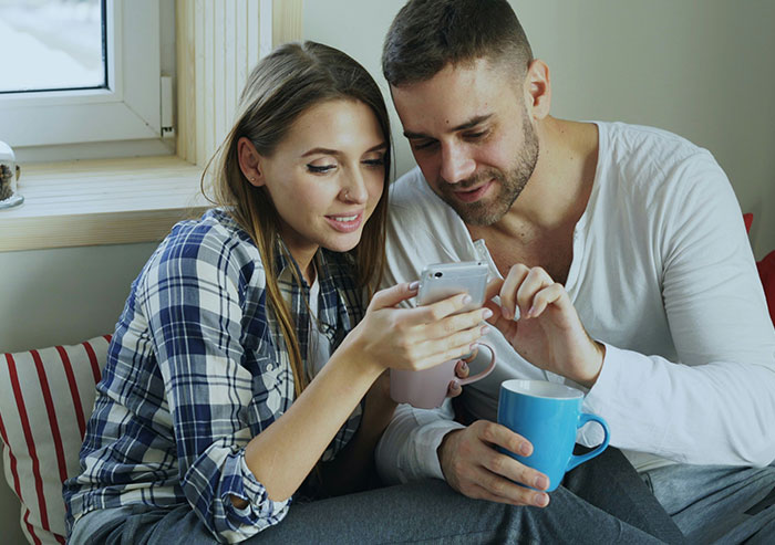 Wait, People Saw THIS On Someone Else’s Phone?!