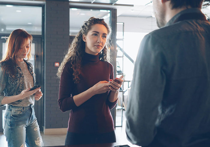 Wait, People Saw THIS On Someone Else’s Phone?!