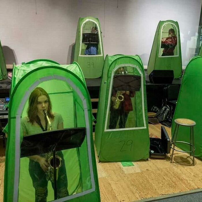 Band Practices Grunge-Style Social Distancing in Washington State