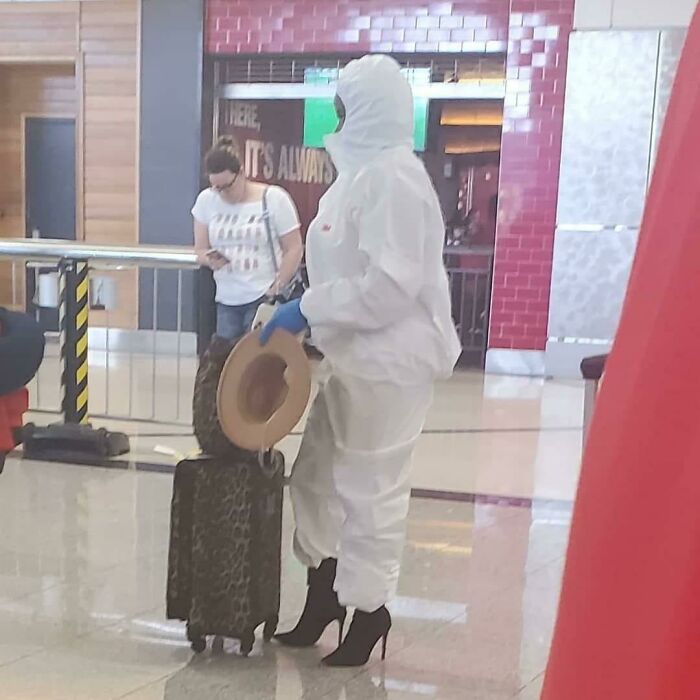 Spotted in Atlanta Airport: The Ultimate Covid Avoider
