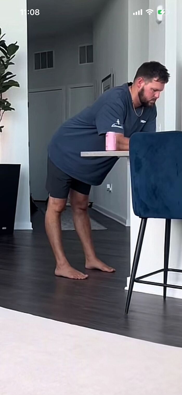 Wait Till You See These Men’s Weirdest Poses That Are Hilariously ‘Ick’