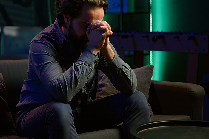 Wait, People Actually Did That?! 20 Wild Stories of ‘Friends’ That Shocked Us All