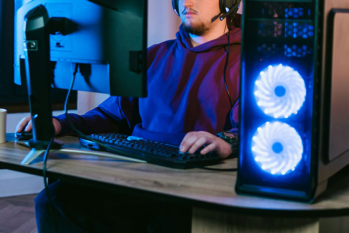 Wait, People Actually Did That?! 20 Wild Stories of ‘Friends’ That Shocked Us All