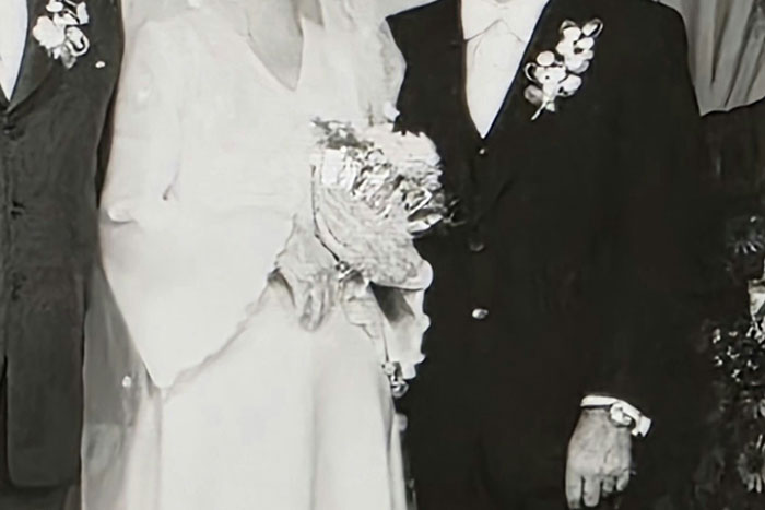 Wait, People Actually Did That?! 20 Wild Stories of ‘Friends’ That Shocked Us All