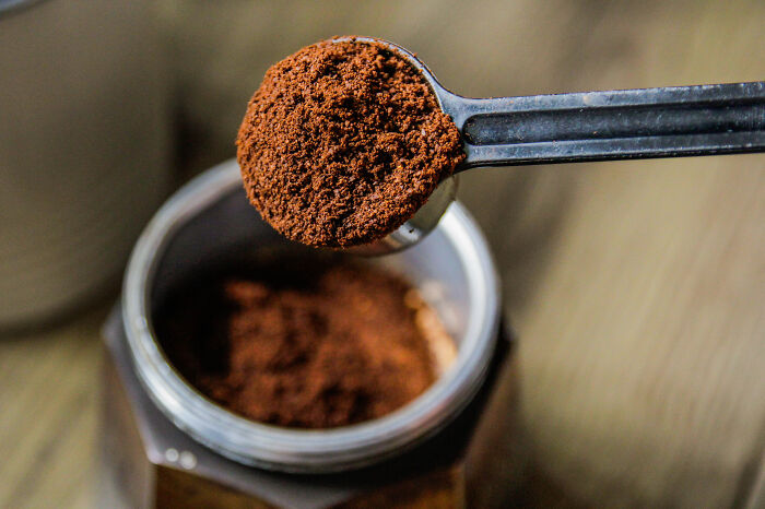 Ground Coffee vs. Stinky Smells: Who Wins?