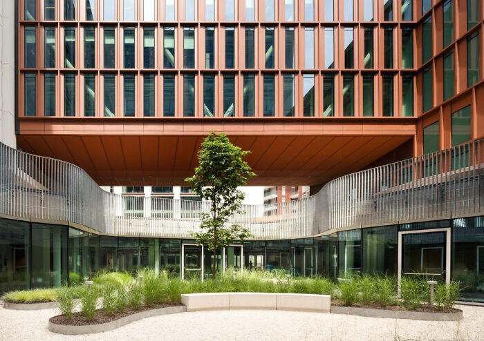 Pirelli 35 Office Building: Business Meets Beauty