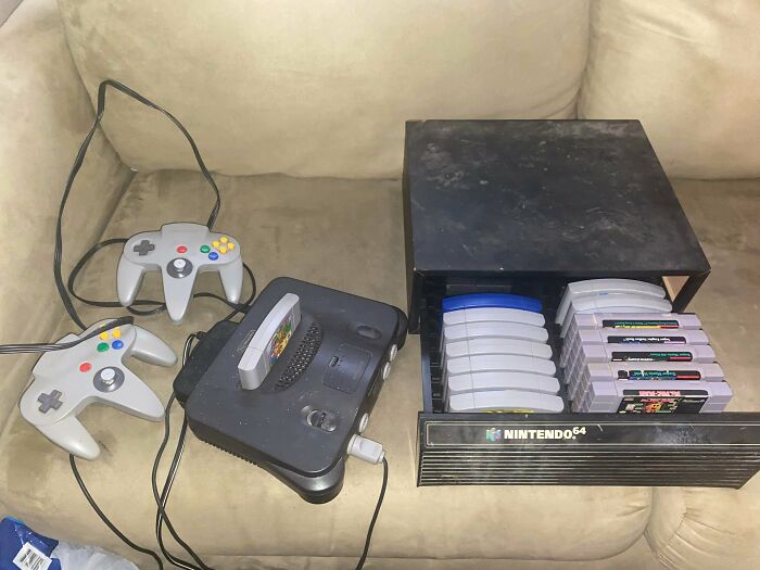 51 Dumpster Treasures That’ll Make You Say, 'Wait, That’s Trash?'