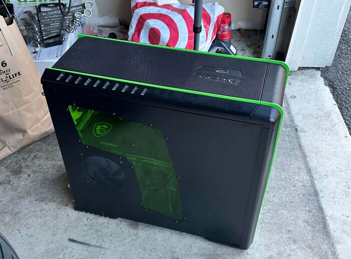 51 Dumpster Treasures That’ll Make You Say, 'Wait, That’s Trash?'