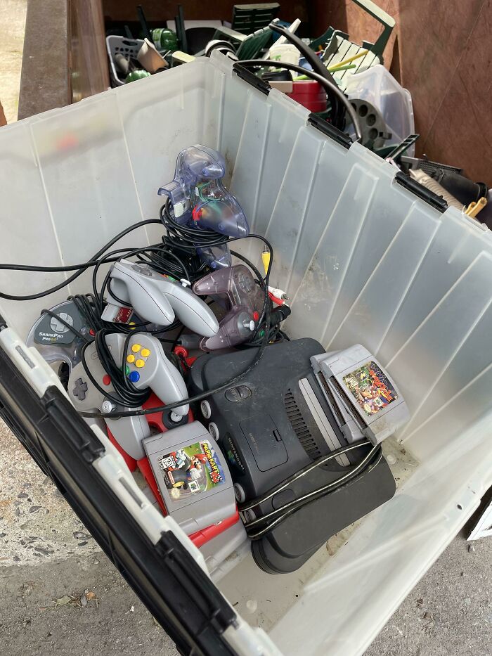 51 Dumpster Treasures That’ll Make You Say, 'Wait, That’s Trash?'