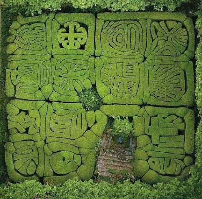 The 400-Year-Old Maze That’s Probably the World’s Most Calm-Inducing Garden Challenge