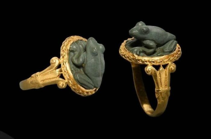 An Egyptian Gold Ring with a Frog Carving—Because Ancient Bling Was All About the Details