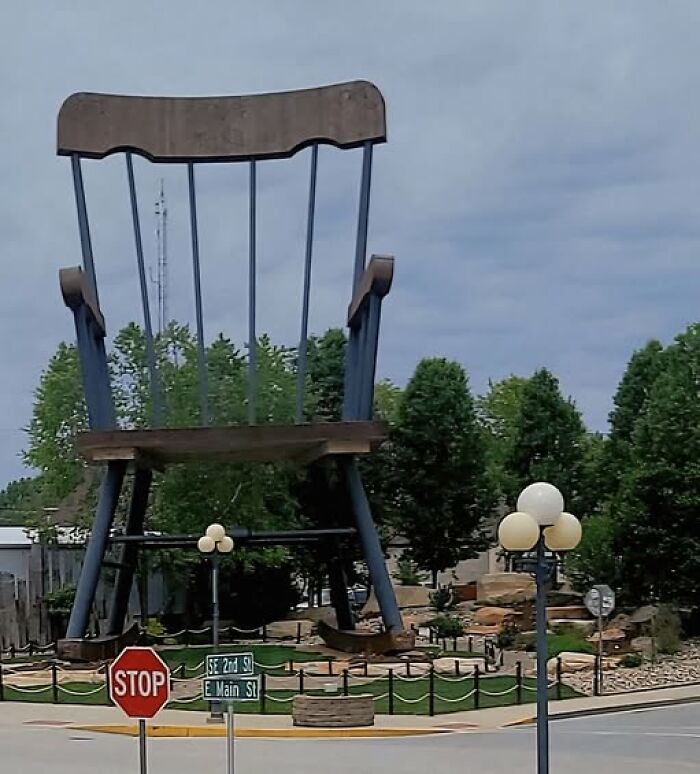 We Finally Hung Out with The World's Largest Rocking Chair (Well, We Stood Next To It) In Casey, Illinois!