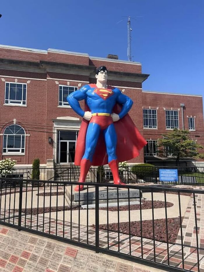 Wait, People Actually Made These Giant Roadside Weirdos?!