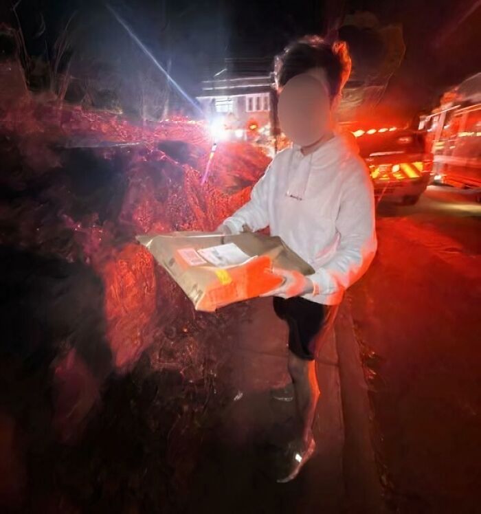 My Amazon Driver’s Proof Pic While a House Fire Happened in the Background