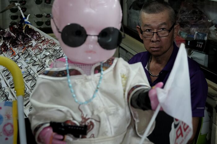 Peek These Hilarious Street Snaps That Totally Caught Life Off-Guard!