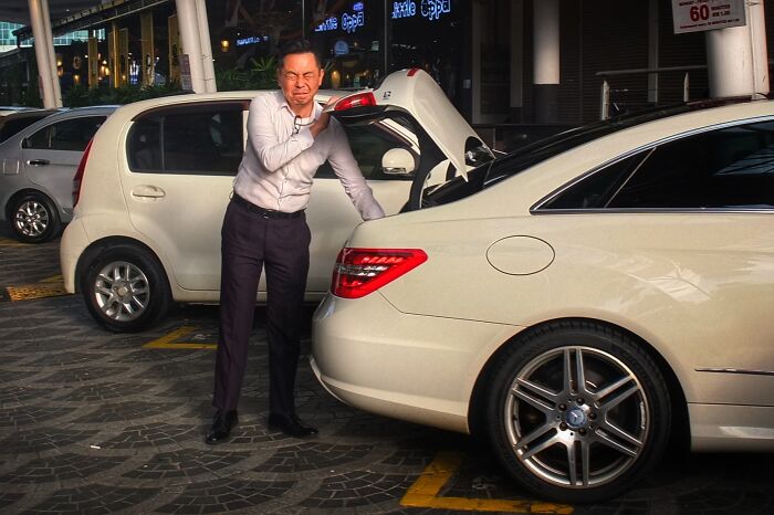 Peek These Hilarious Street Snaps That Totally Caught Life Off-Guard!