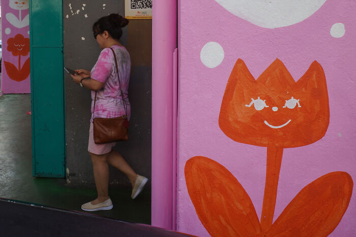 Peek These Hilarious Street Snaps That Totally Caught Life Off-Guard!