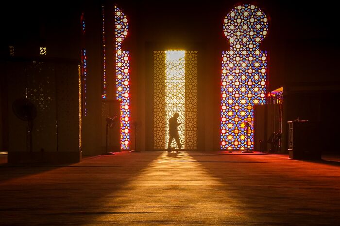 Peek These Hilarious Street Snaps That Totally Caught Life Off-Guard!