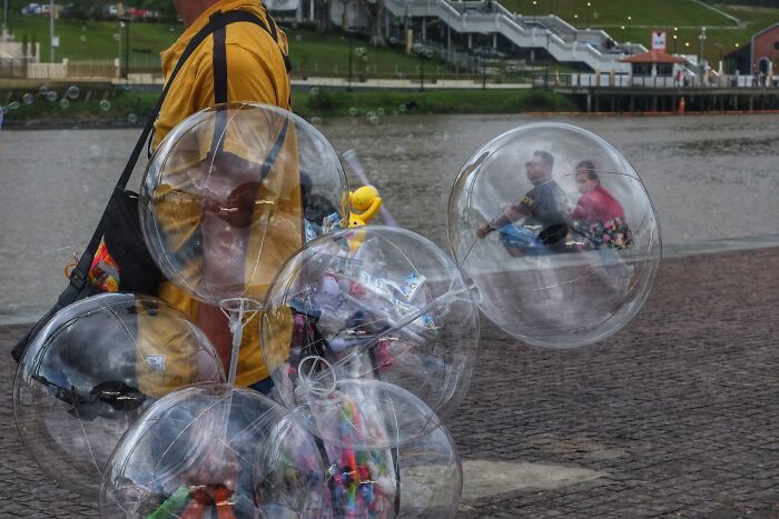 Peek These Hilarious Street Snaps That Totally Caught Life Off-Guard!