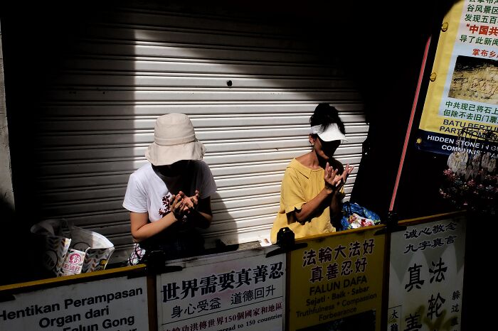 Peek These Hilarious Street Snaps That Totally Caught Life Off-Guard!