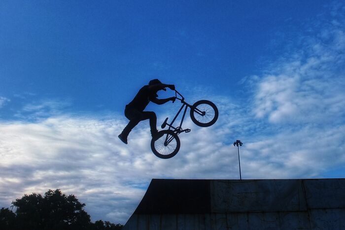 Peek These Hilarious Street Snaps That Totally Caught Life Off-Guard!