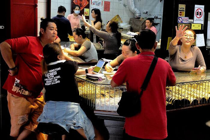 Peek These Hilarious Street Snaps That Totally Caught Life Off-Guard!