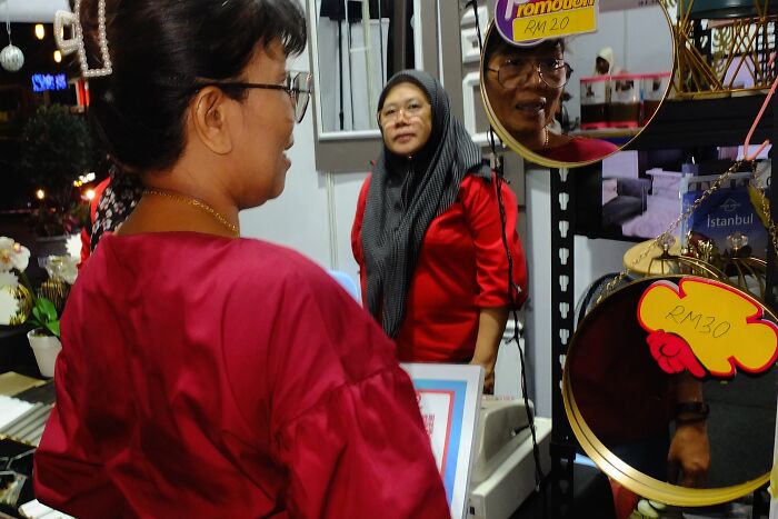 Peek These Hilarious Street Snaps That Totally Caught Life Off-Guard!