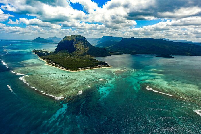 The Ocean’s Ultimate Illusion: The Underwater Waterfall