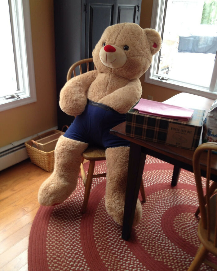 Giant Teddy Bear + Mom’s House = Comedy Gold