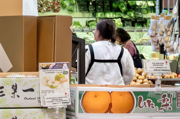 Wait, Street Photos Can Be This Weird?! 30 Wild Coincidences By Edas Wong