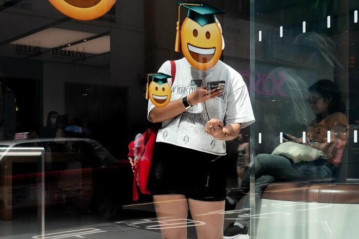 Wait, Street Photos Can Be This Weird?! 30 Wild Coincidences By Edas Wong