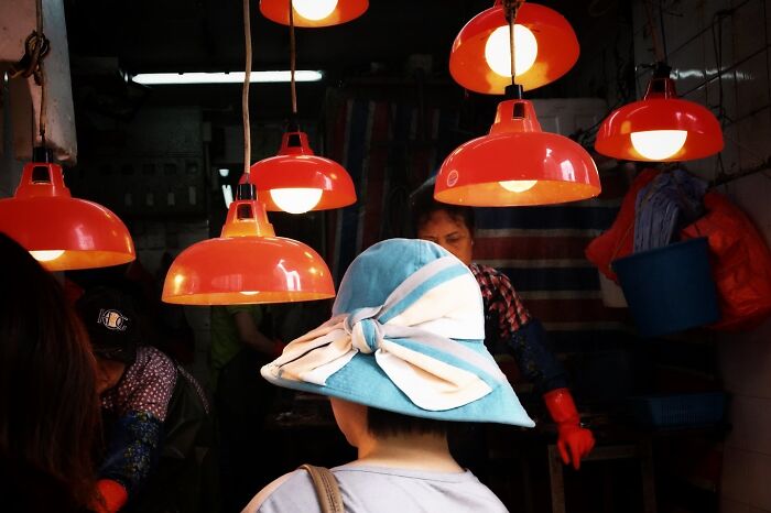 Wait, Street Photos Can Be This Weird?! 30 Wild Coincidences By Edas Wong