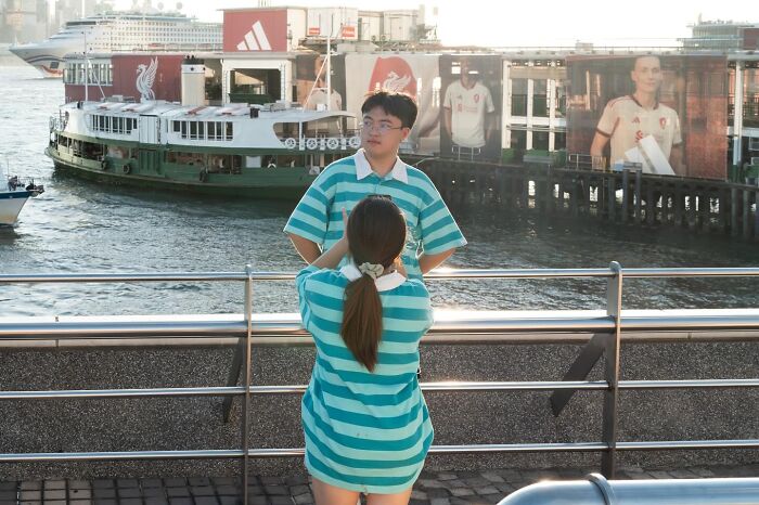 Wait, Street Photos Can Be This Weird?! 30 Wild Coincidences By Edas Wong