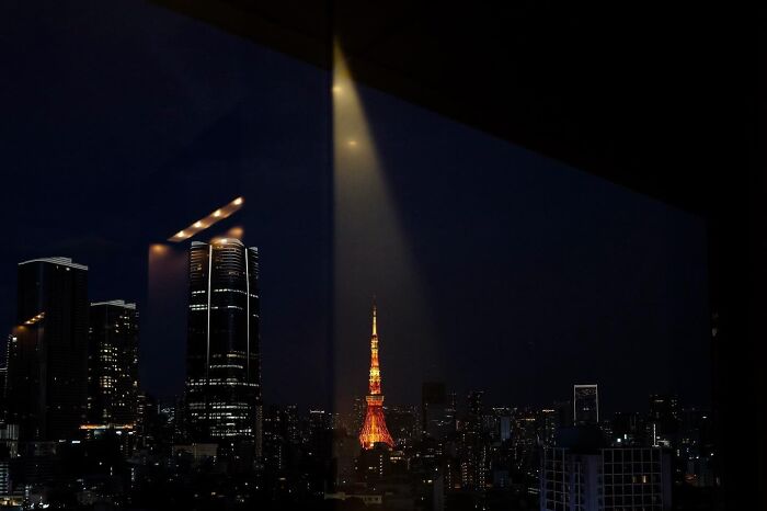 Wait, Street Photos Can Be This Weird?! 30 Wild Coincidences By Edas Wong