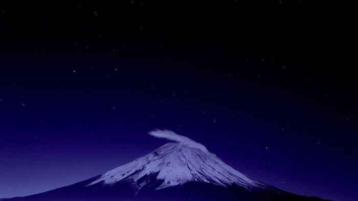 Wait, Street Photos Can Be This Weird?! 30 Wild Coincidences By Edas Wong